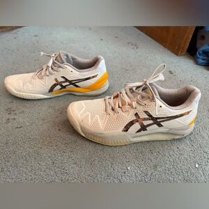 ASICS size 9 Tennis Shoes